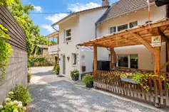 Ferienhaeuser--Gruppenunterkunft-am-Schloss-Kransberg--bis-24-Pers-__t12297.webp